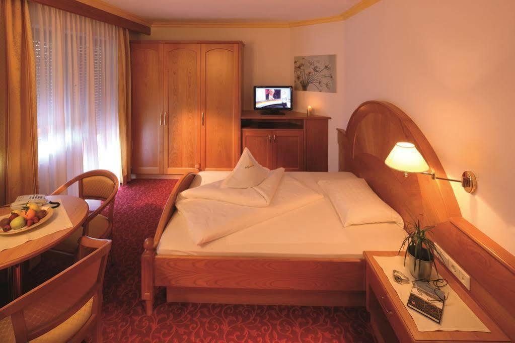 Hotel Sonnenburg Merano Bagian luar foto
